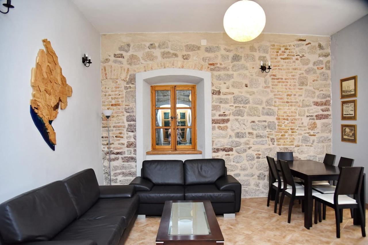 Cozy 2 Bedroom Apartment In Antique Bizanti Palace Kotor Exterior photo