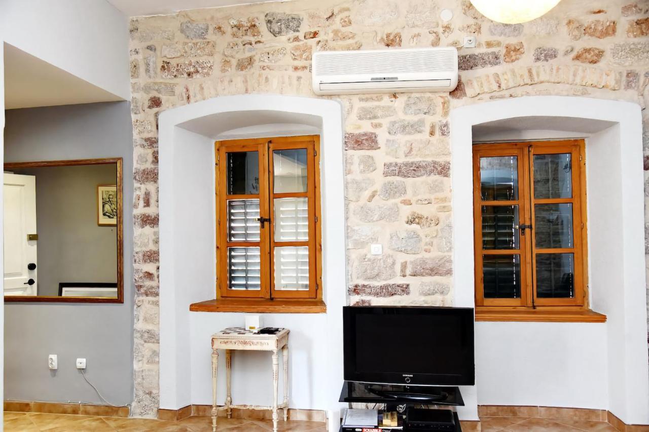 Cozy 2 Bedroom Apartment In Antique Bizanti Palace Kotor Exterior photo