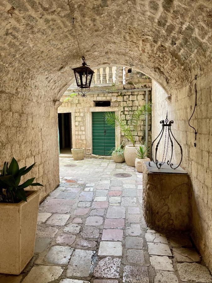 Cozy 2 Bedroom Apartment In Antique Bizanti Palace Kotor Exterior photo